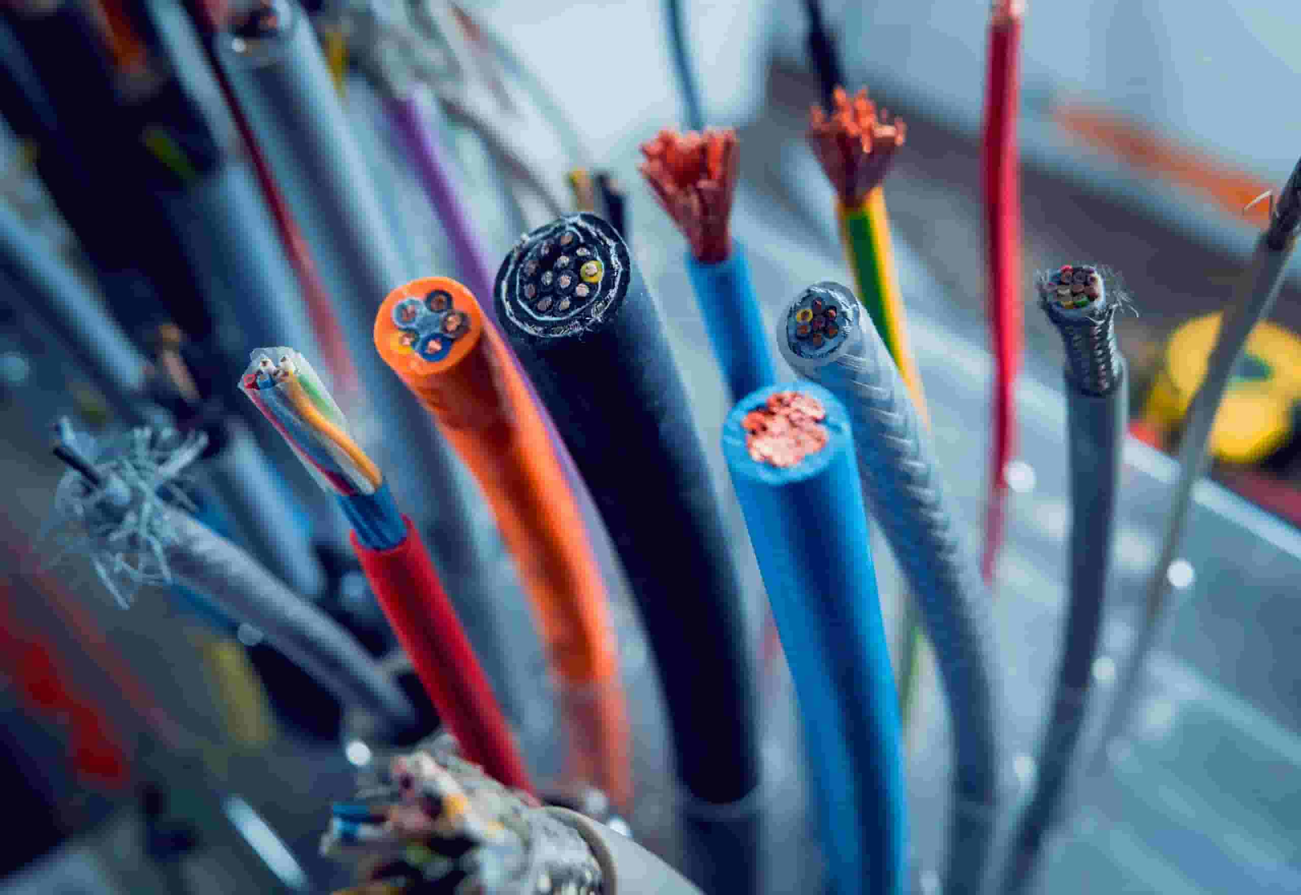 تصویر 2 از سیم برق زاگرس با ساختار مقاوم و انتقال سریع بدون قطعی